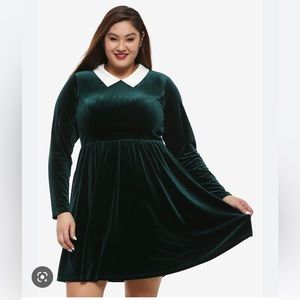 SOLD Hot Topic Plus 1 x Peter Pan Collar Green Velvet Velour Skater Mini Dress